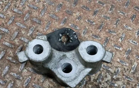 Mazda CX-5 Gearbox mounting bracket KD62