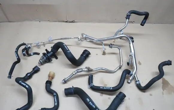 Opel Insignia A Engine coolant pipe/hose 