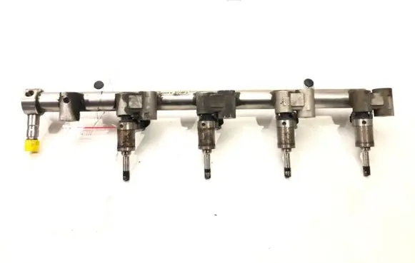 Volvo V70 Fuel main line pipe