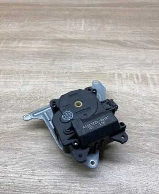 Toyota Corolla Verso E121 Air flap motor/actuator 0637008610