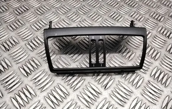 Rear air vent grill