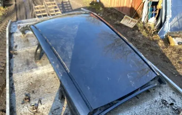 Mercedes-Benz EQC Roof 