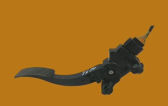 Mitsubishi Outlander Accelerator throttle pedal MN101544