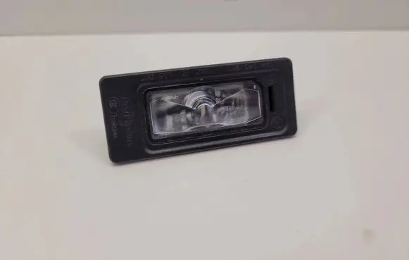 Seat Arona Number plate light 5NA943021