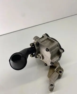 Volkswagen Golf V Oil pump 03C103669E BLG