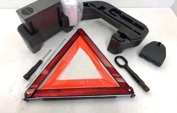 Audi A5 8T 8F Tool box 8t0012109 8p0012615a 8t0860251