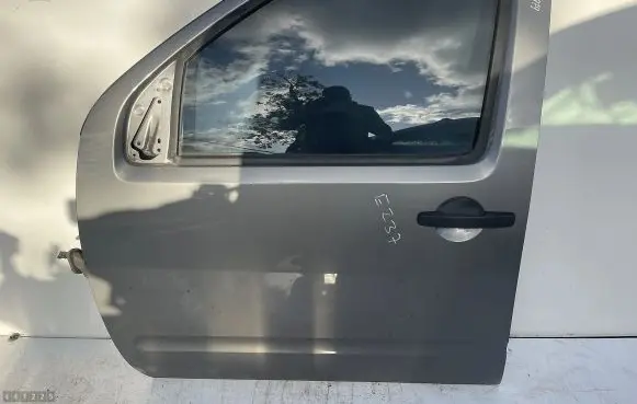 Nissan Navara Front door