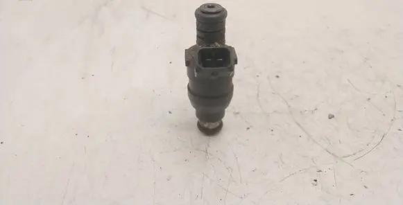 BMW 5 E39 Fuel injector 1747406