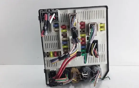 Renault Megane III Fuse module 284B60008R 8229516408