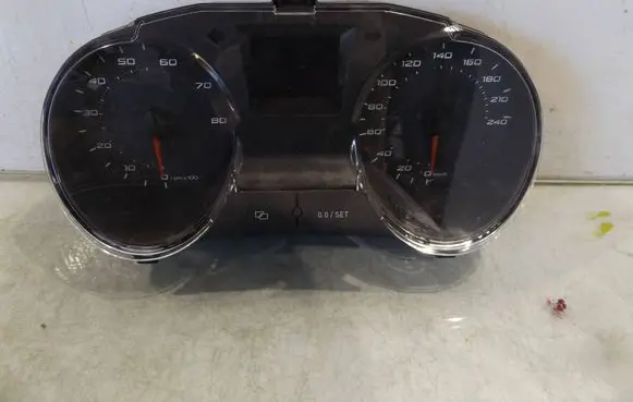 Speedometer (instrument cluster)