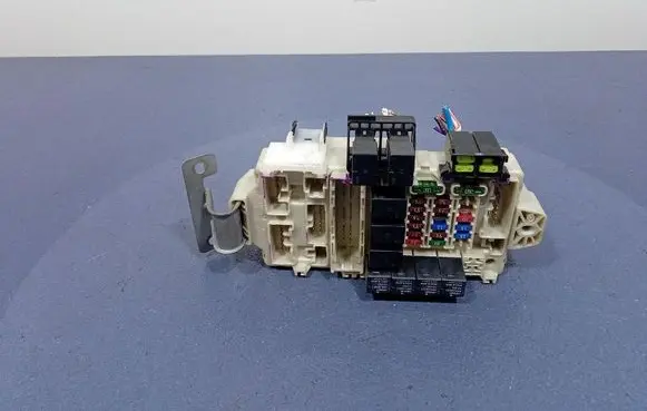 Mitsubishi Grandis Fuse box set 40601-0085