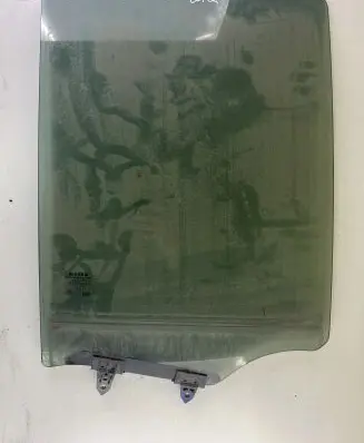 Nissan Navara D40 Rear door window glass
