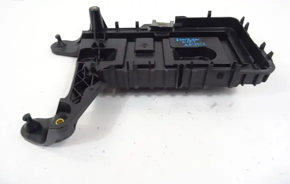 Volkswagen Touran III Battery box tray 1K0915333
