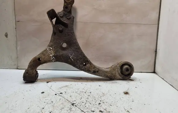 KIA Carens II Front lower control arm/wishbone