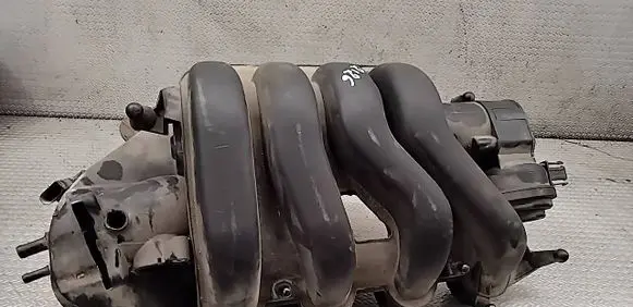 Volkswagen PASSAT B6 Intake manifold 06F133210P