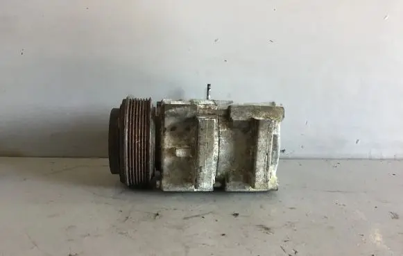 KIA Sorento Air conditioning (A/C) compressor (pump) 977013E350