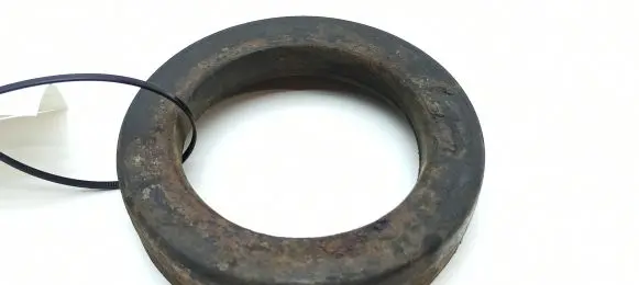 Mercedes-Benz COMPAKT W115 Rear coil spring rubber mount 