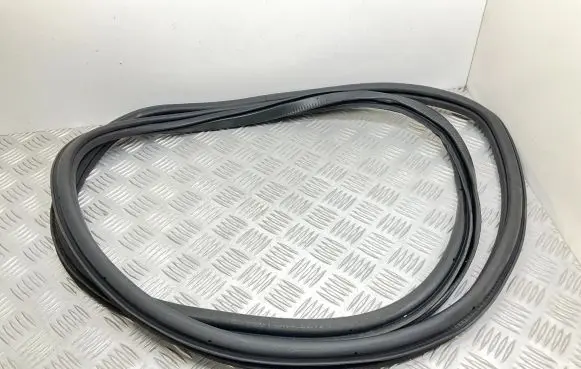 Volkswagen Jetta VI Rubber seal front door (on door) 5C6867911