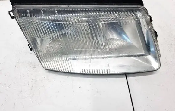 Volkswagen PASSAT B5 Headlight/headlamp 14742600