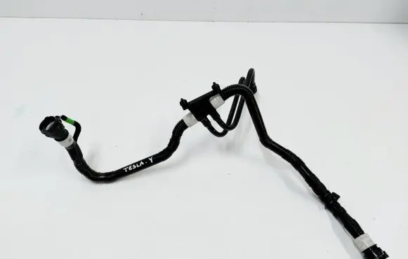 Tesla Model Y Engine coolant pipe/hose 1647665-00-E
