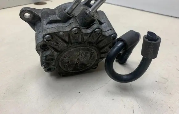 Volkswagen PASSAT B6 Vacuum pump 03G145209C
