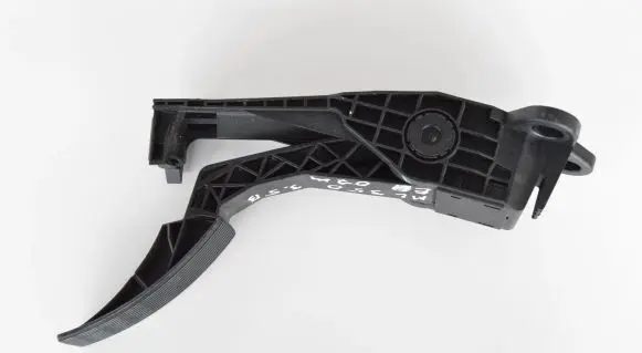 Mercedes-Benz ML W164 Accelerator throttle pedal A1643000104