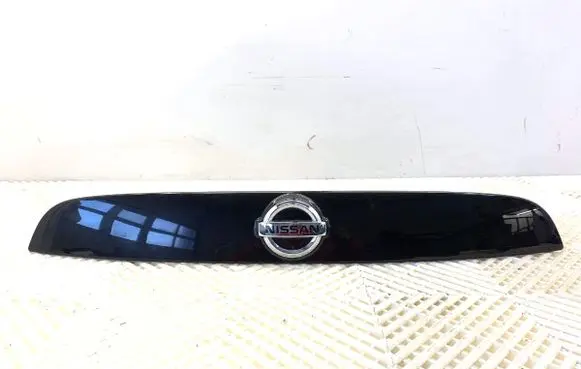 Nissan Juke I F15 Trunk door license plate light bar 
