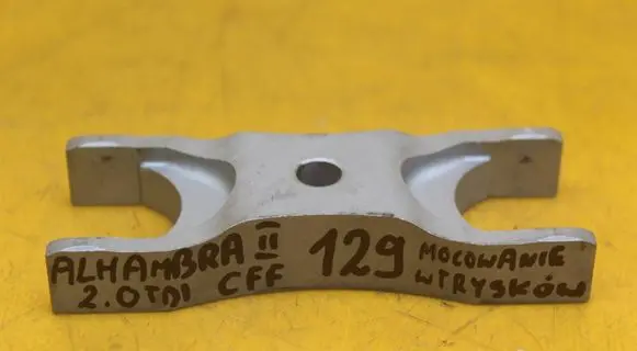Seat Alhambra (Mk2) Fuel Injector clamp holder 03L216