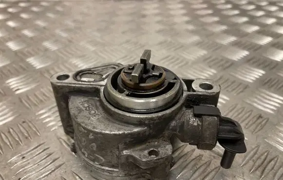 Citroen C4 I Vacuum pump D1561B20040