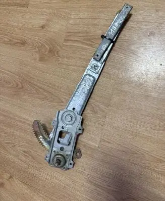 Subaru Justy Front door manual window regulator 