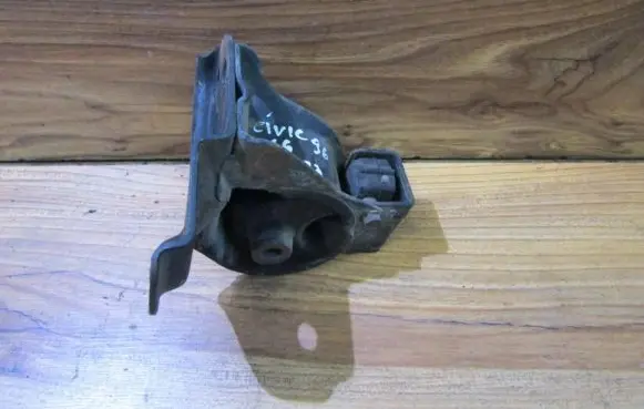 Honda Civic Engine mount bracket
