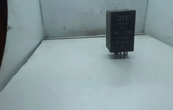 Volkswagen PASSAT B5 Other relay 8D0919578 D12203
