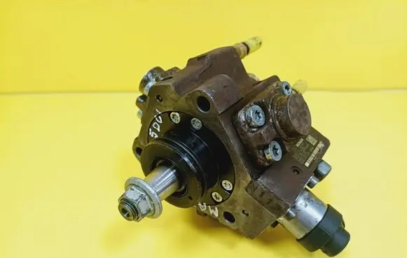 Renault Master II Fuel injection high pressure pump 8200503229 H8200503230