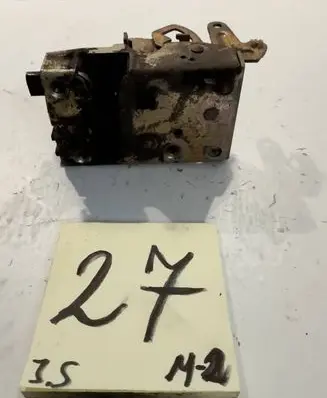 Peugeot 305 Front door lock 913571