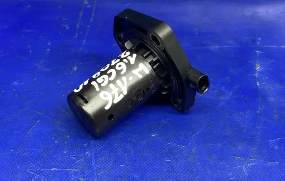 Mercedes-Benz A W176 Oil level sensor A0011531932
