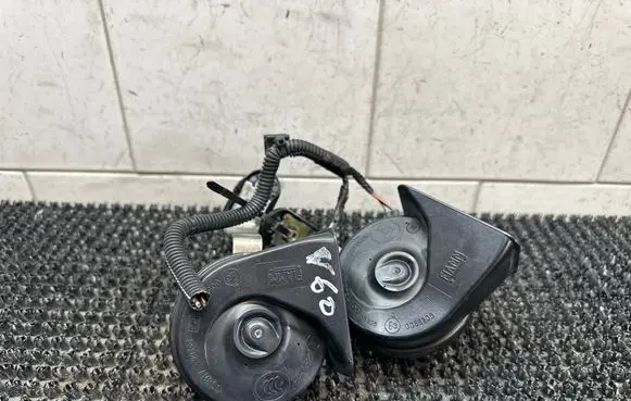 Volvo V60 Horn signal 30796896 30796897