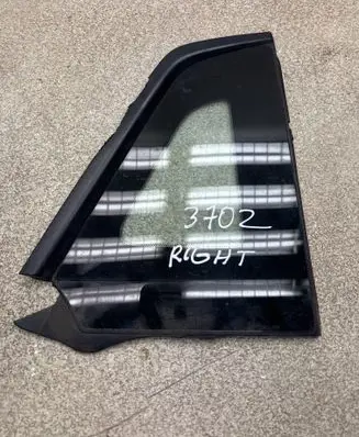 Nissan 370Z Side middle window/glass 
