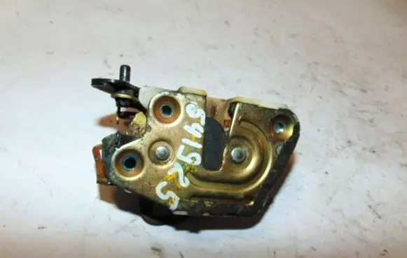 Mitsubishi Space Wagon Rear door lock MR676202