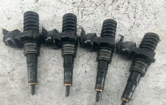 Volkswagen Caddy Fuel injectors set 0414720215