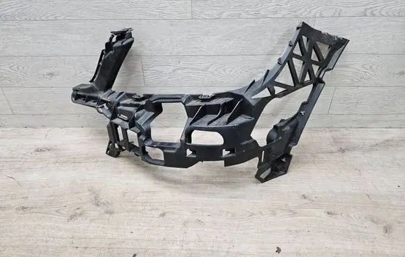 Mercedes-Benz C W204 Front bumper mounting bracket A2048854165