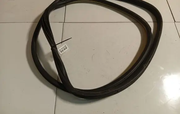 Citroen C4 I Picasso Rubber seal front coupe door 