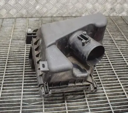 Toyota Verso-S Air filter box 0R05
