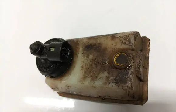 Renault Safrane Brake fluid reservoir 7700809003
