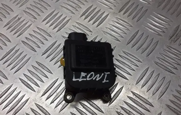 Seat Leon (1M) A/C air flow flap actuator/motor 8D2820511C