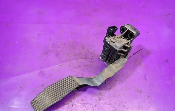 Opel Zafira B Accelerator throttle pedal