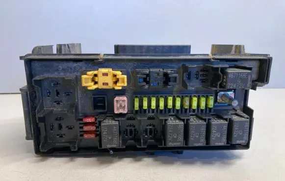 Jeep Grand Cherokee (WK) Fuse module 04692073AB