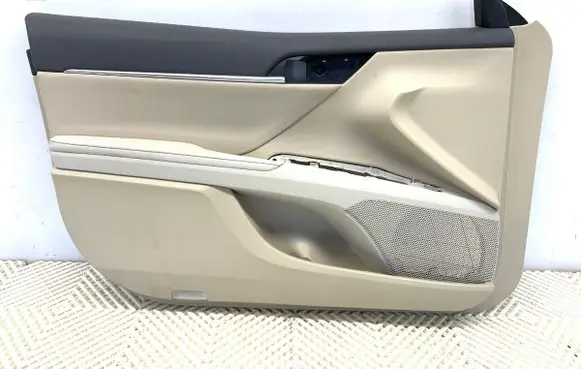 Toyota Camry VIII XV70 Front door card panel trim