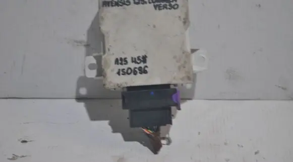 Toyota Avensis T250 Window wiper relay 150696