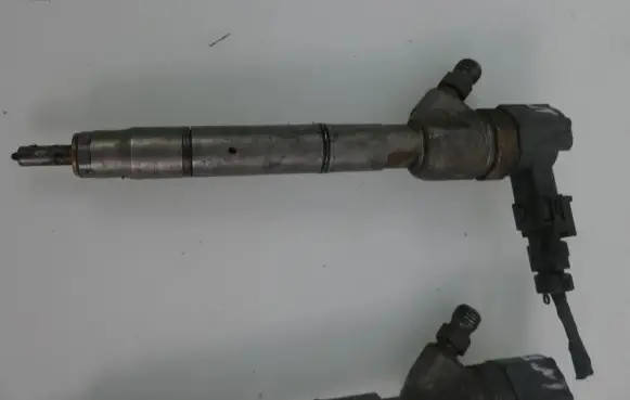 Hyundai Accent Fuel injector 338002A400