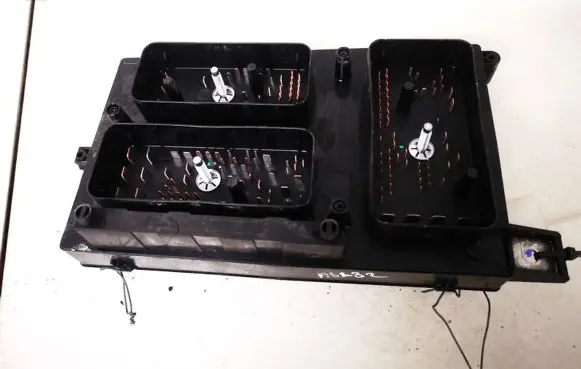 Toyota Previa (XR30, XR40) II Fuse box set 3259ya1
